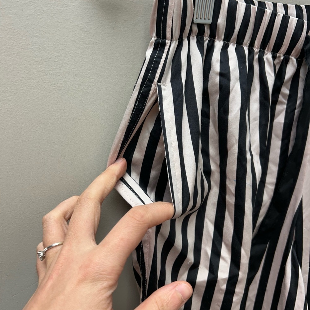 Victoria’s Secret Women’s Black and Pink Striped Pyjama Pants - Picture 3 of 5